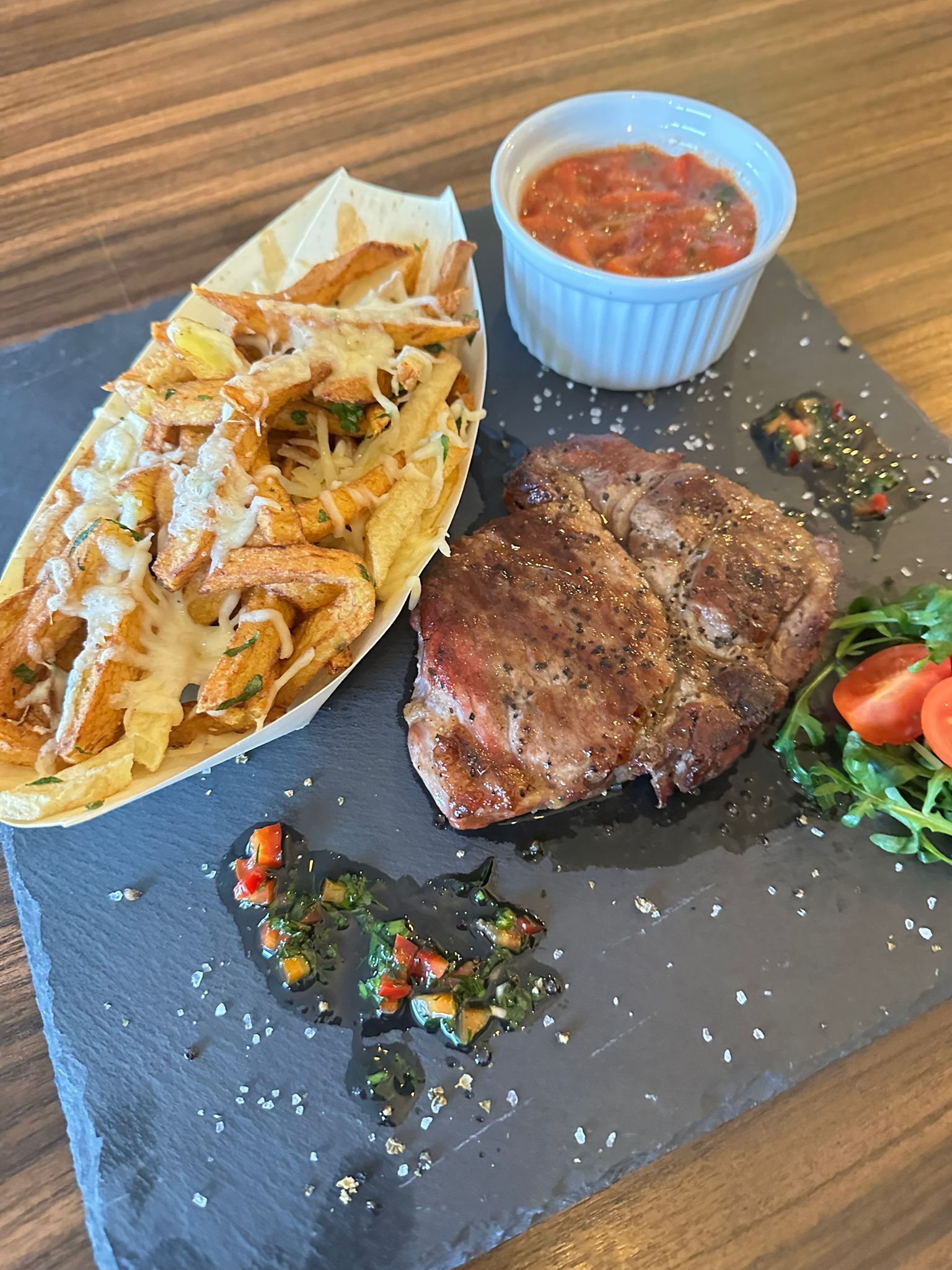 Steak auf Schieferplatte